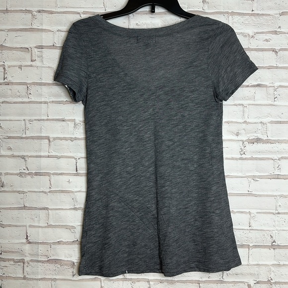 Nollie V-neck T-shirt - Picture 3 of 3